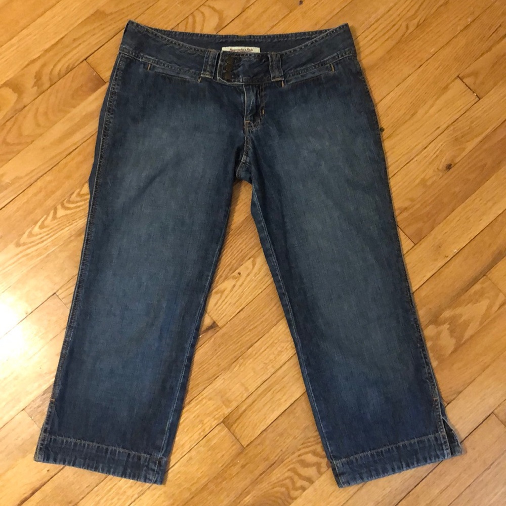 abercrombie cropped straight leg jeans!!